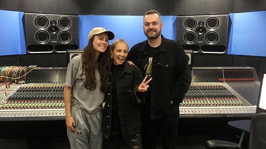 Amy Shark and Samantha Jade