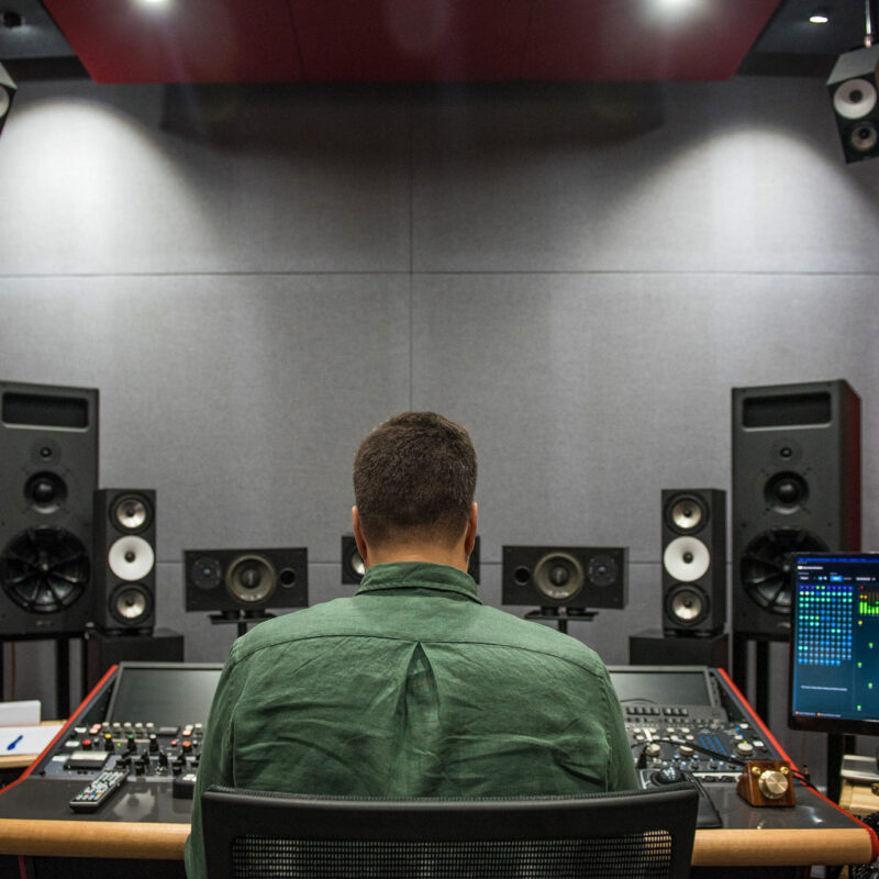 Stereo vs Surround vs Dolby Atmos – What’s The Difference?